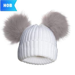 Зимна шапка с пухчета
